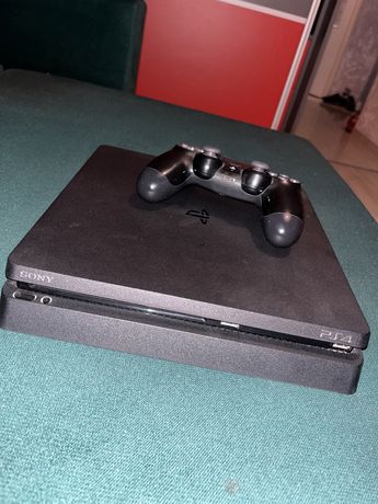 PlayStation 4 Slim!