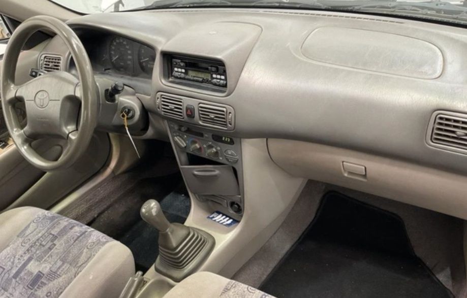 Toyota Corolla 1.3 Terra apenas 118 mil kms