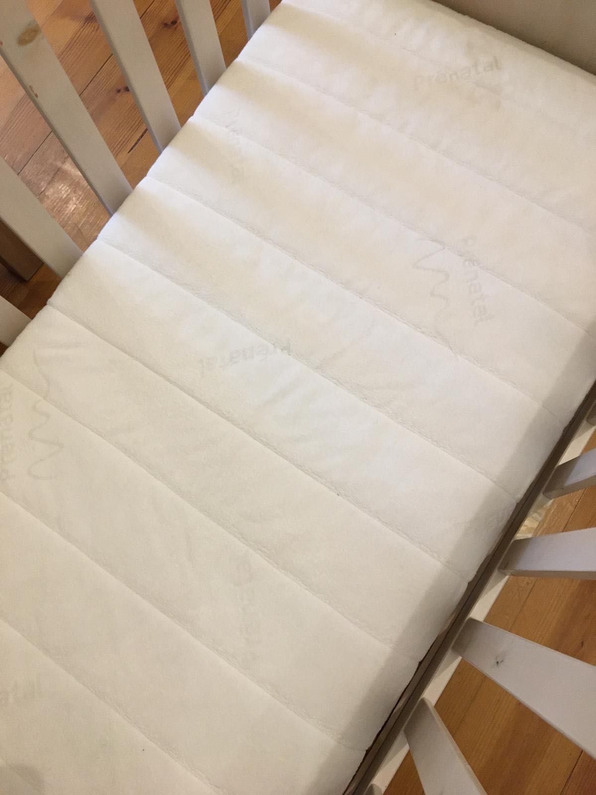 Cama de grades para bébé com colchão anti-asfixia