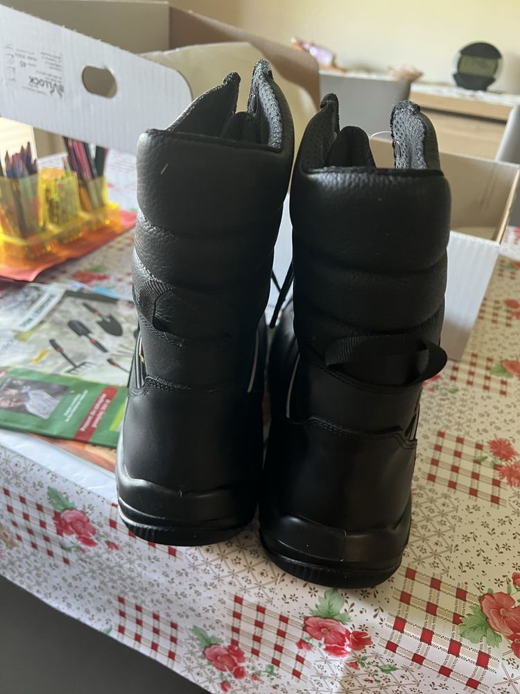 Sprzedam nowe buty robocze