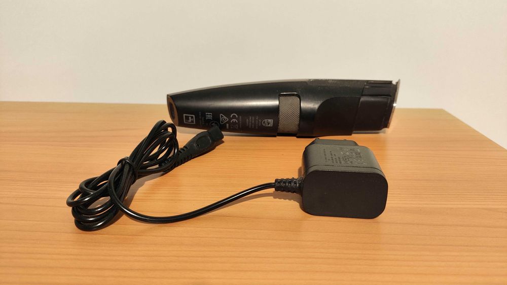 Philps Series 5000 тример і зарядка до нього