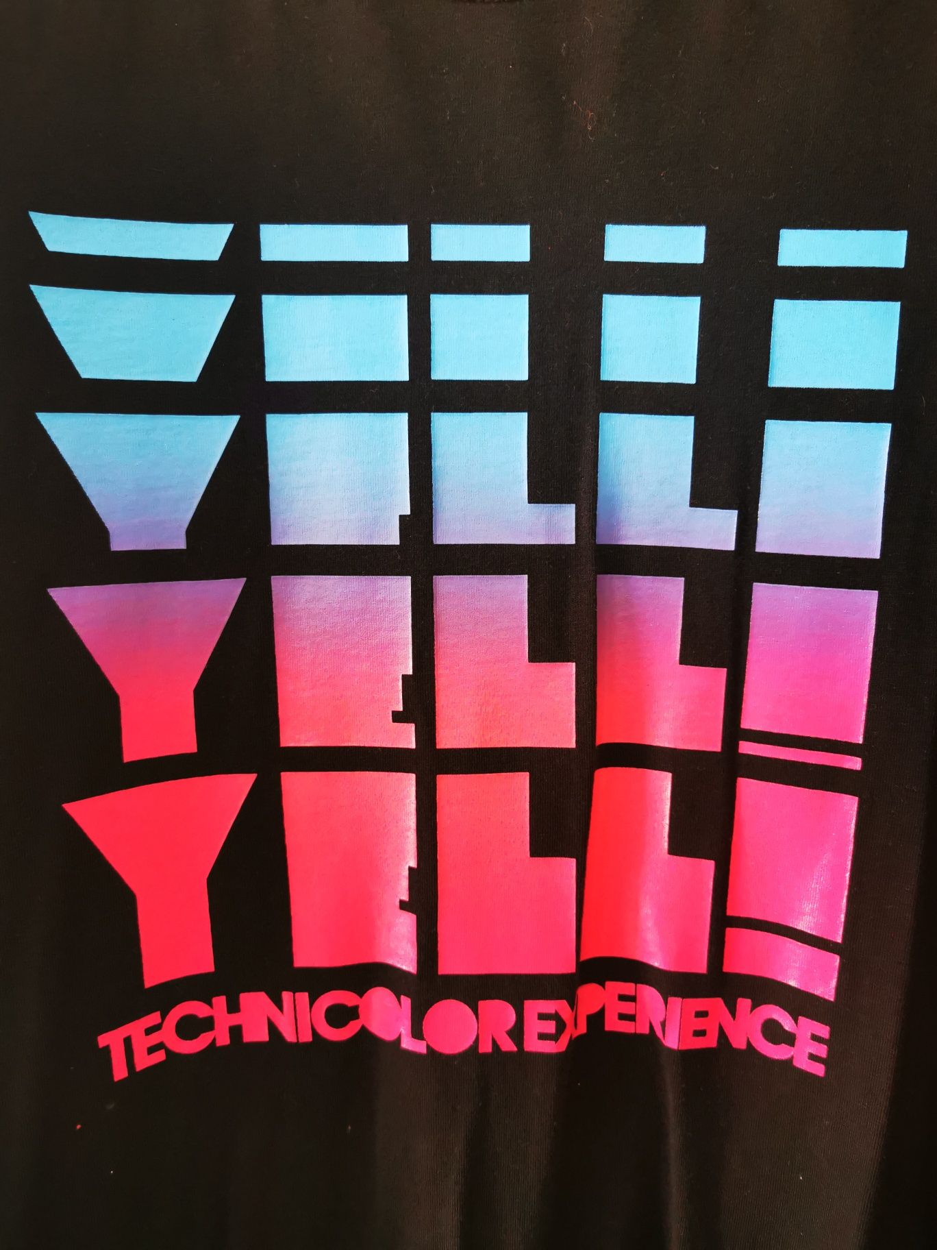 T-shirt Yell! Industry Preta Tam L