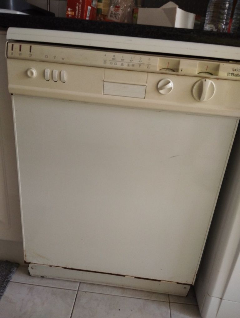 Máquina lavar loiça sucata