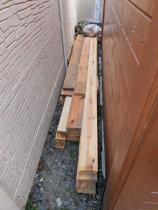 Drewno konstrukcyjne suche – deski, belki, listwy – 0.25 m³