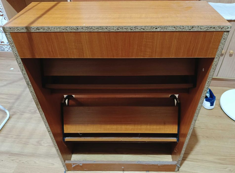 Sapateira em madeira