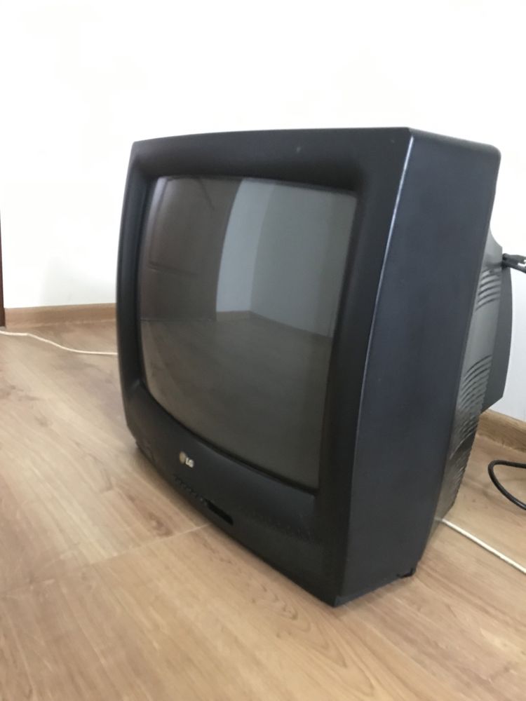 Телевізор LG CF-20F89| Телевизор LG + ТВ Тюнер в подарок!