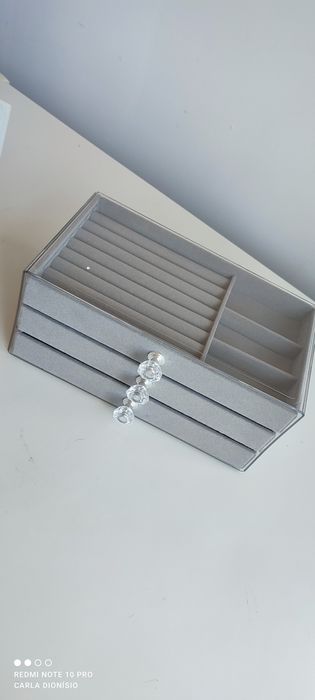 Caixa acrílica com 3 gavetas de veludo nova a estrear