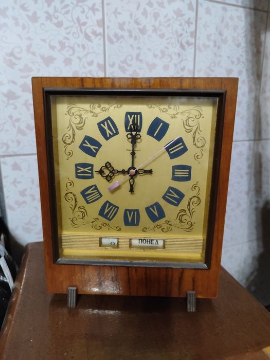Антикварные часы 1980 год