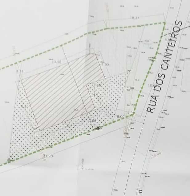 Terreno Urbano com Projeto em Turquel