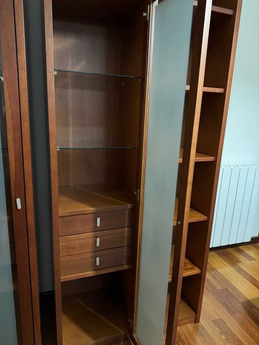 Duas Estantes/Vitrines Sala