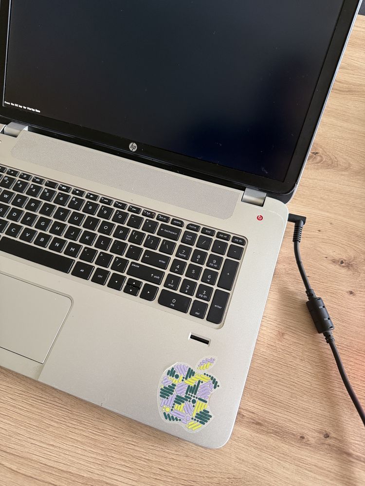 HP Envy 17 Intel Core i5-4200M 8/128 + 1TB GeForce GT 740M 17.3FHD