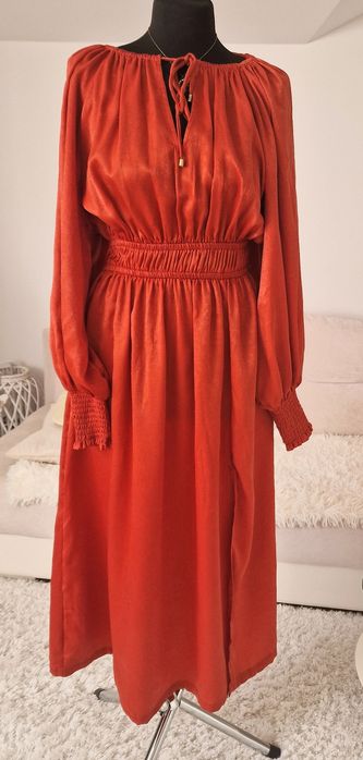 Sukienka satynowa, maxi.