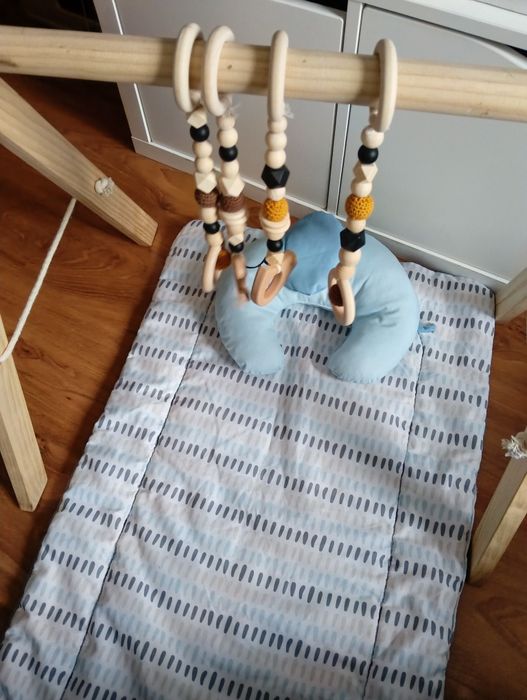Baby Gym stojak gimnastyczny dla niemowląt