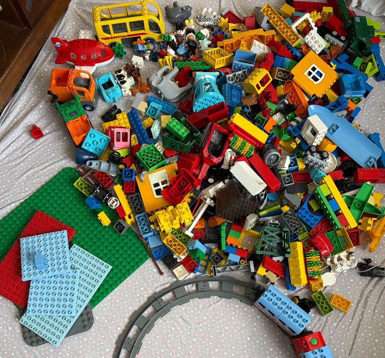 8kg Lego Duplo - kilka zestawów,  płyty konstrukcyjne, sprawny pociąg