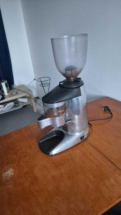 Sprzedam profesjonalny młynek do kawy marki Wega – idealny do espresso