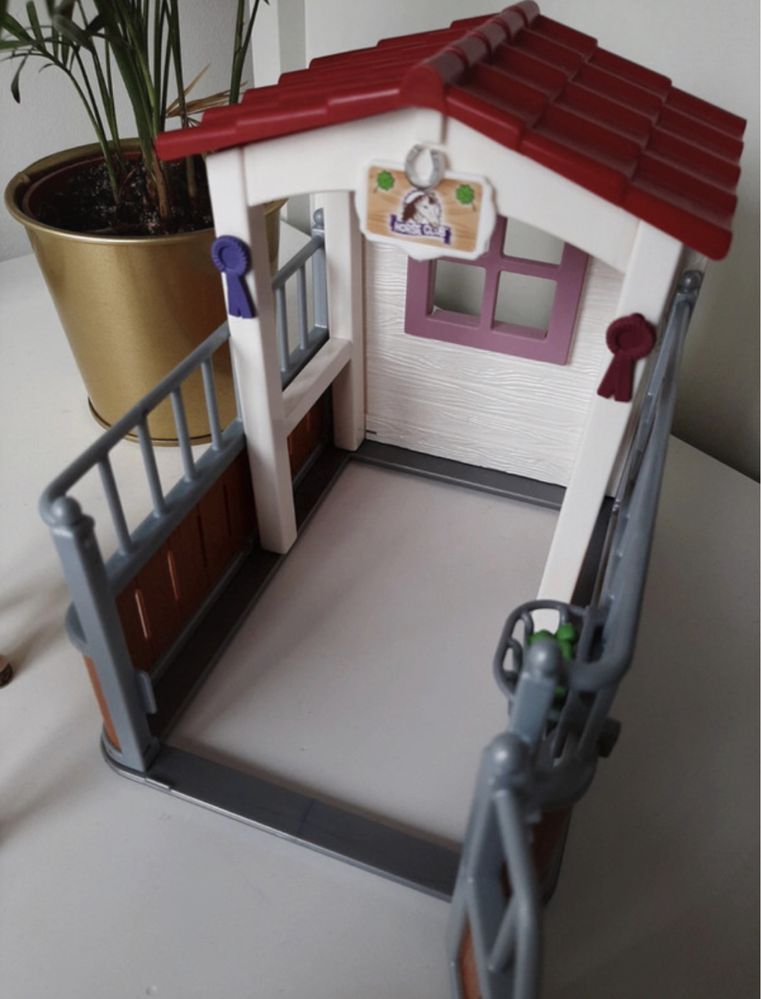 Stajnia boks schleich koń