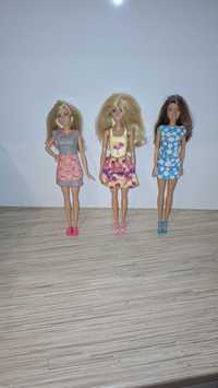 4 x lalka Barbie i składany domek dla lalek.