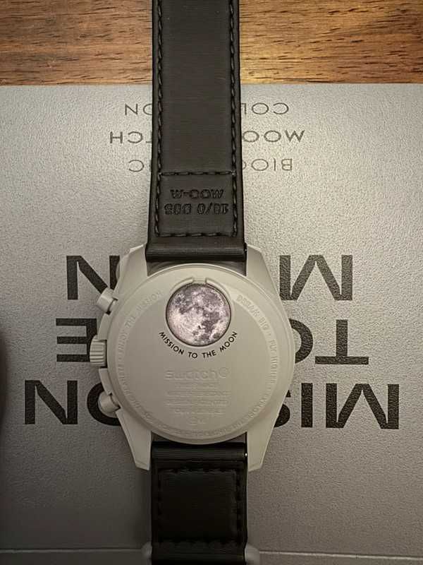Omega x Swatch SO33M100 Księżyc: Bioceramika Kosmiczna