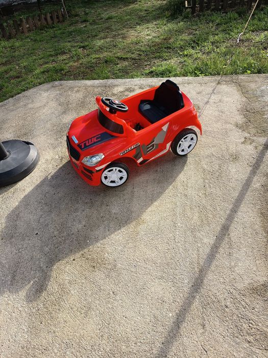 Carro elétrico de criança