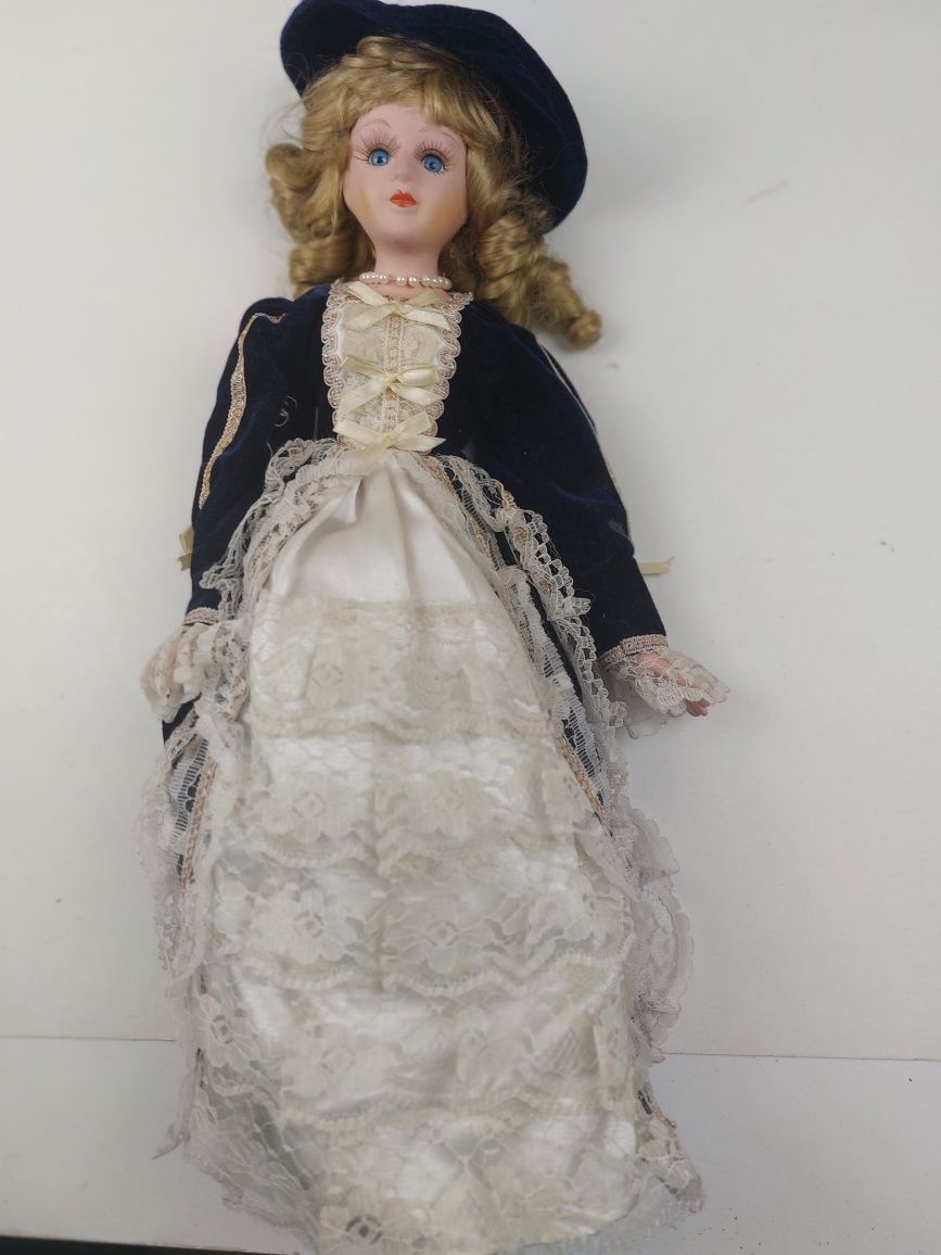 6 bonecas em porcelana de coleção