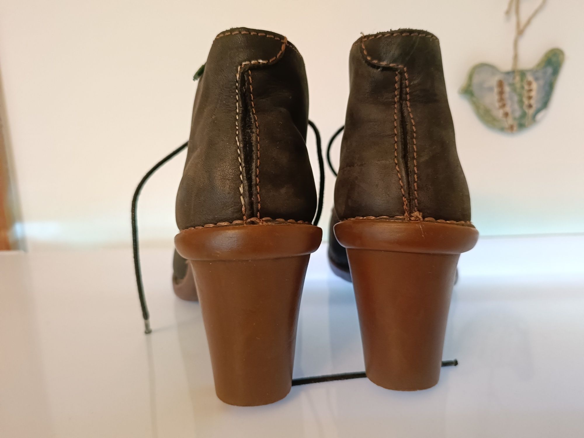 El naturalista 38 czarne buty na obcasie