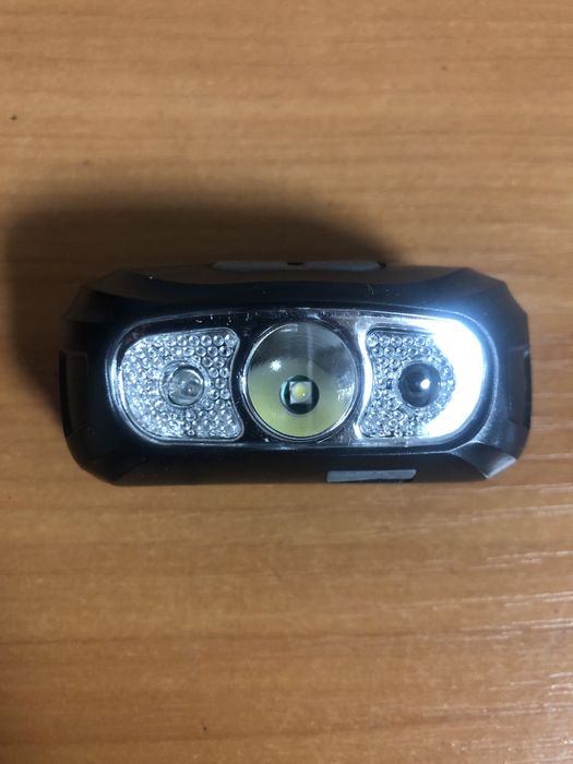 Налобный фонарь з сенсором от змаха руки на акумолятори