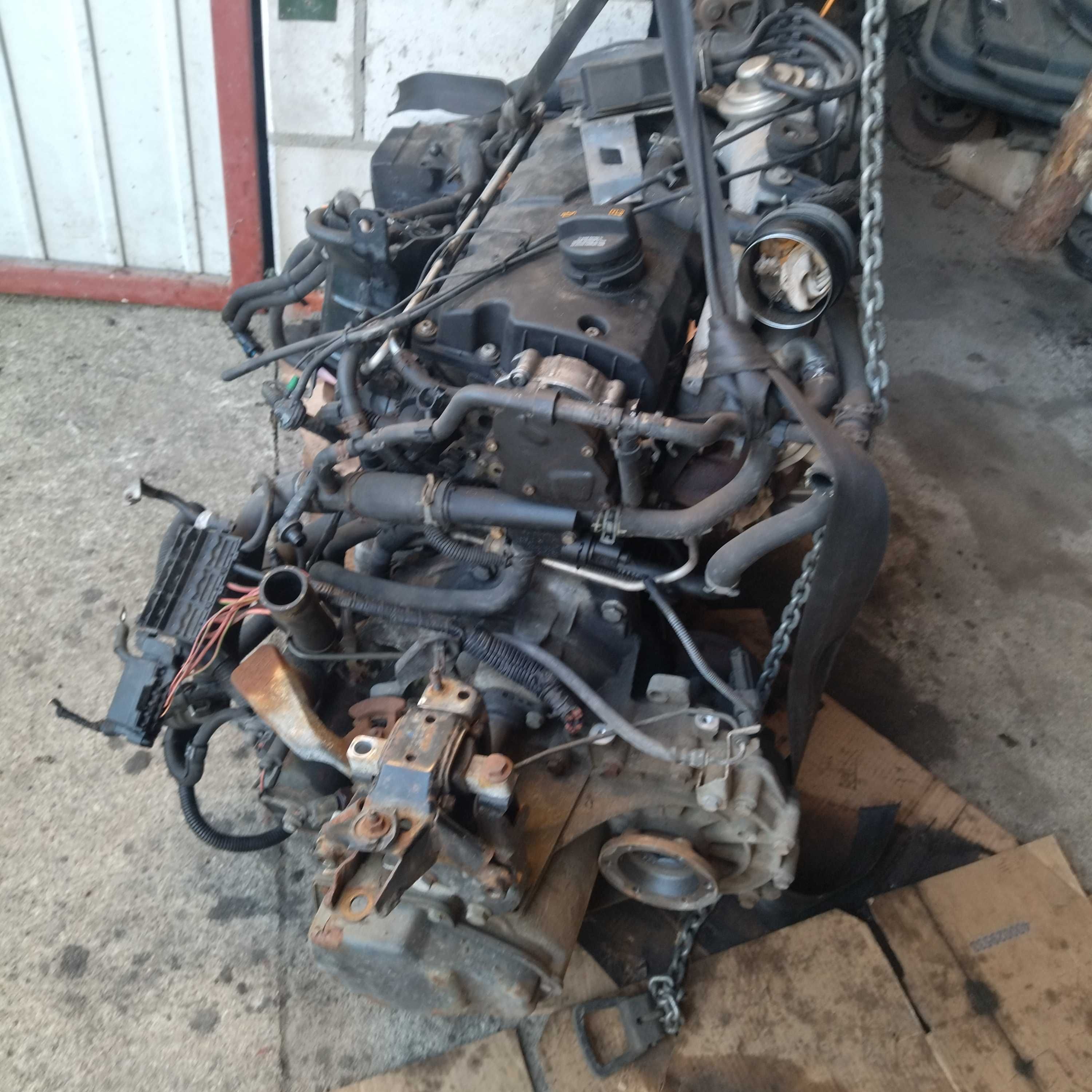 silnik turbina  pompowtryski polo 1.9tdi AXR skrzynia JXY