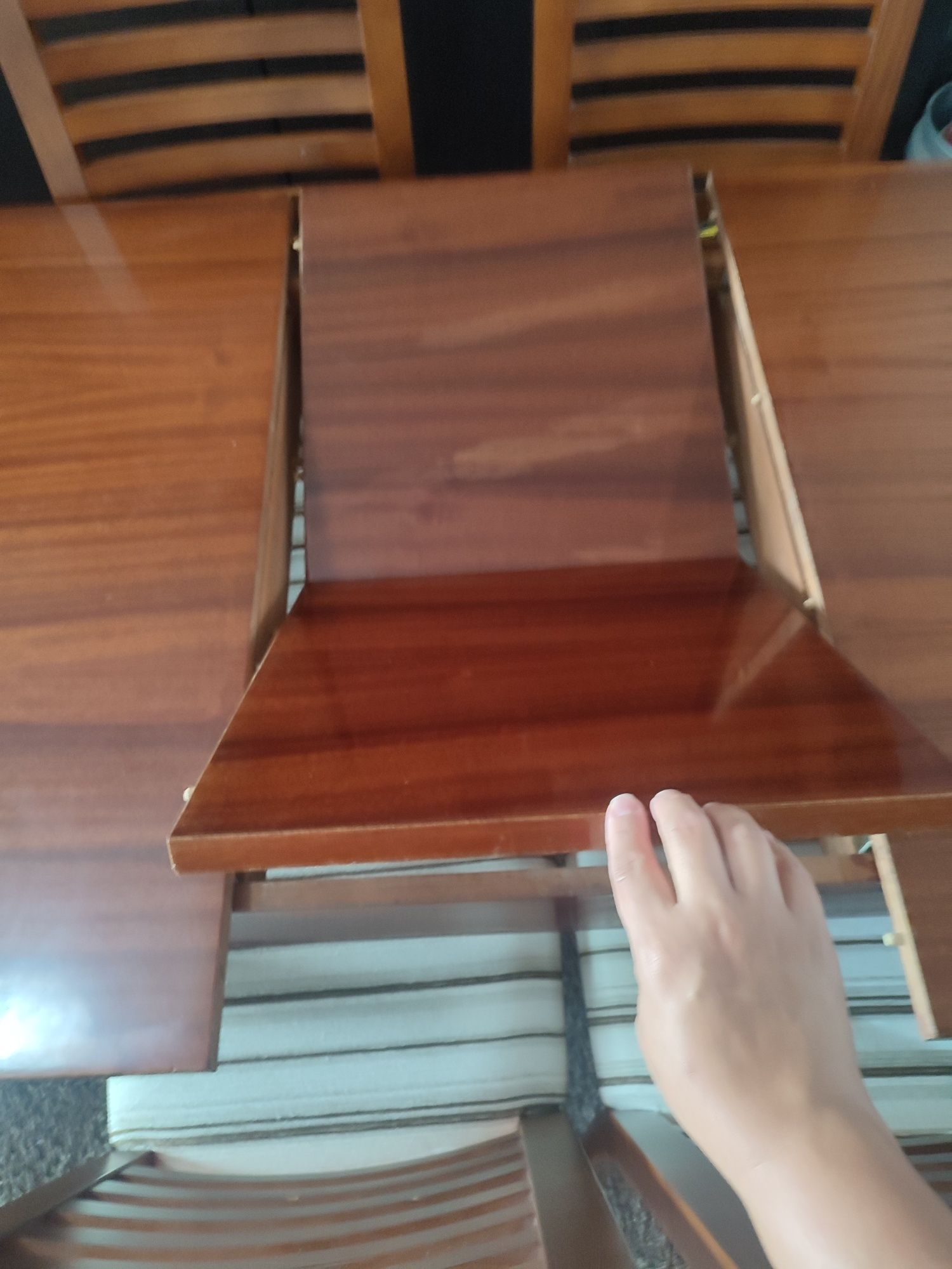 Mesa extensível de jantar com 4 cadeiras