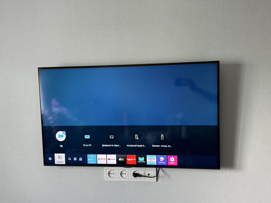 Телевізор Samsung UE43AU7100UXUA діагональ 43 з кріпленням на стіну