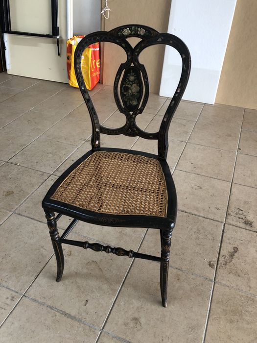 Vendo cadeira pau preto com madre perola