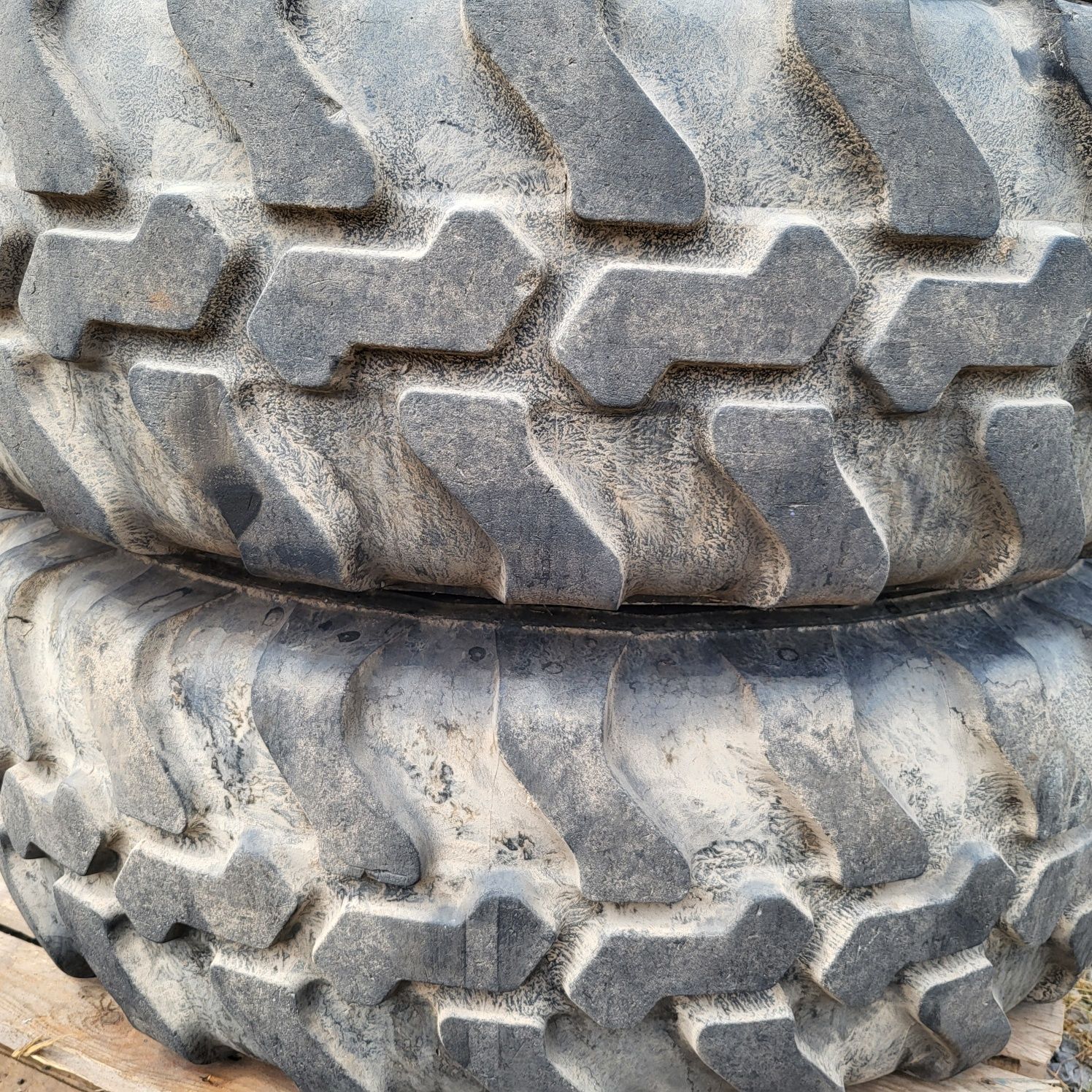 Koła 12.5/80R20 335/80R20 MITAS EM-01 z felgami ładowarka