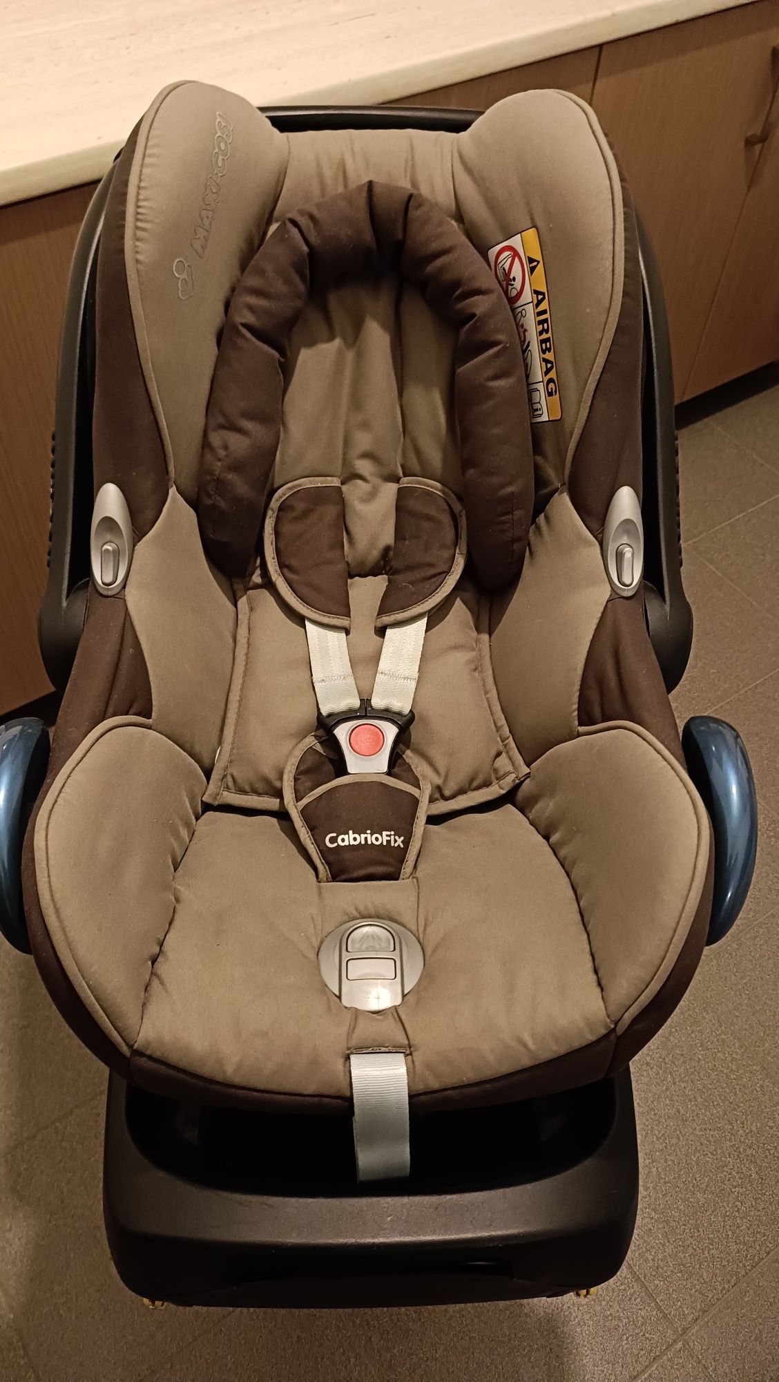 Zestaw MAXI COSI baza familyFix, fotelik CabrioFix, fotelik Pearl