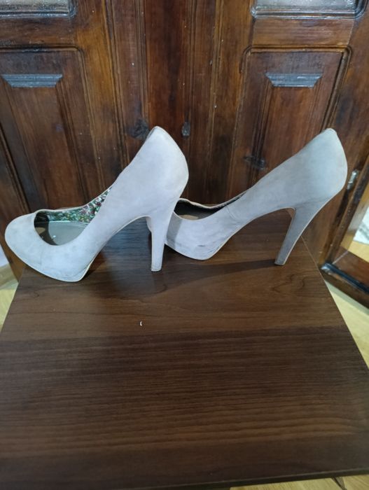 Туфлі на каблуці