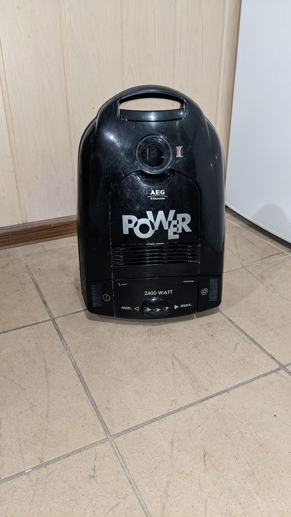 Пилосос AEG. 61EKW01