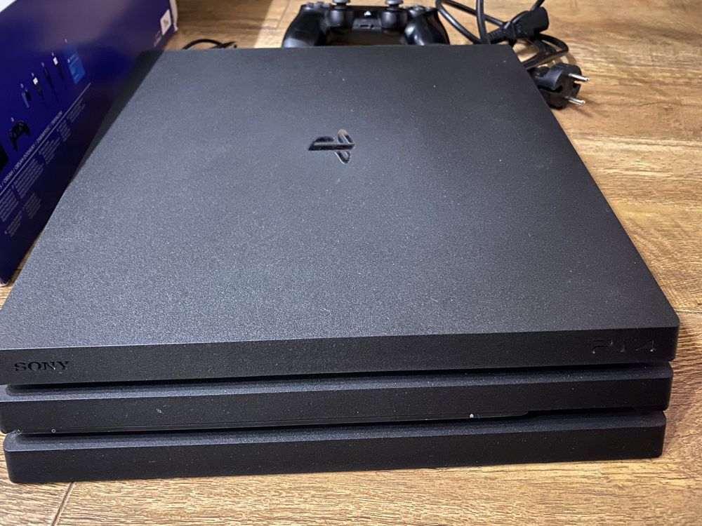 Продам Playstation 4 PRO