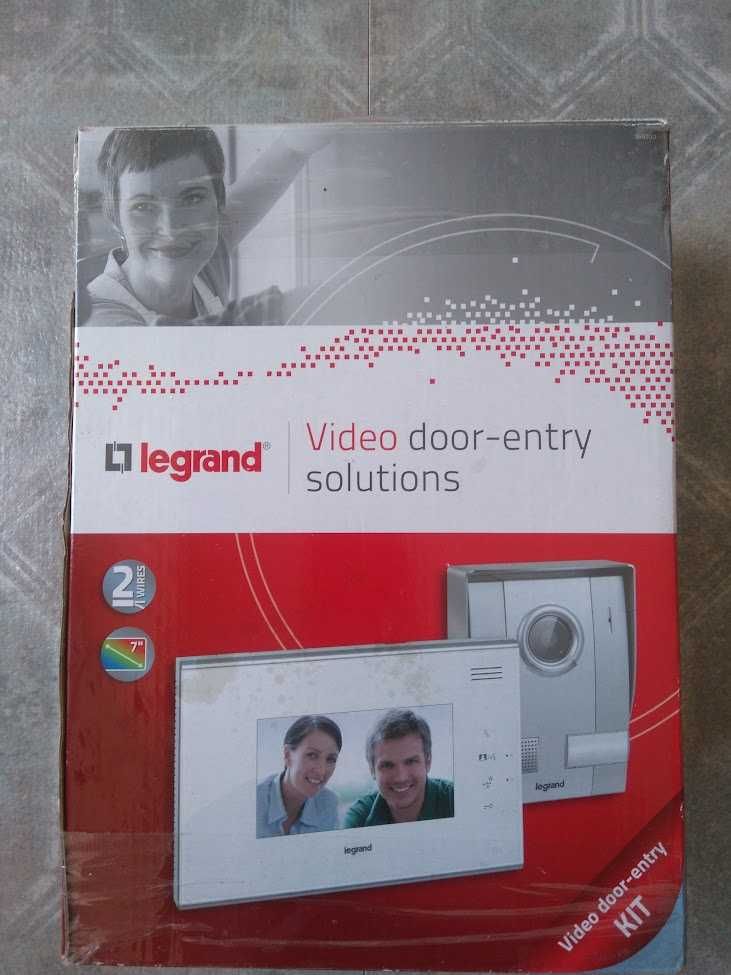 Видеодомофон с цветным дисплеем 7'' Legrand 369200 белая панель