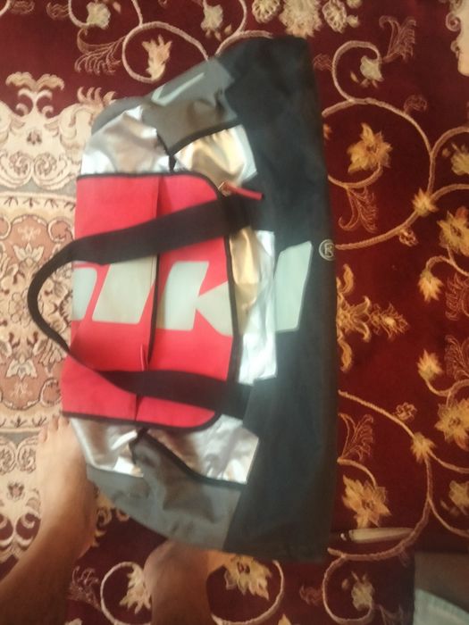 сумки дорожні одна жіноча роз45/30 червона друга розмір65/35