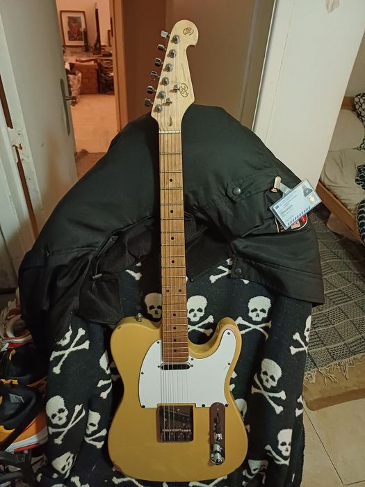 Guitarra telecaster SX e amplificador