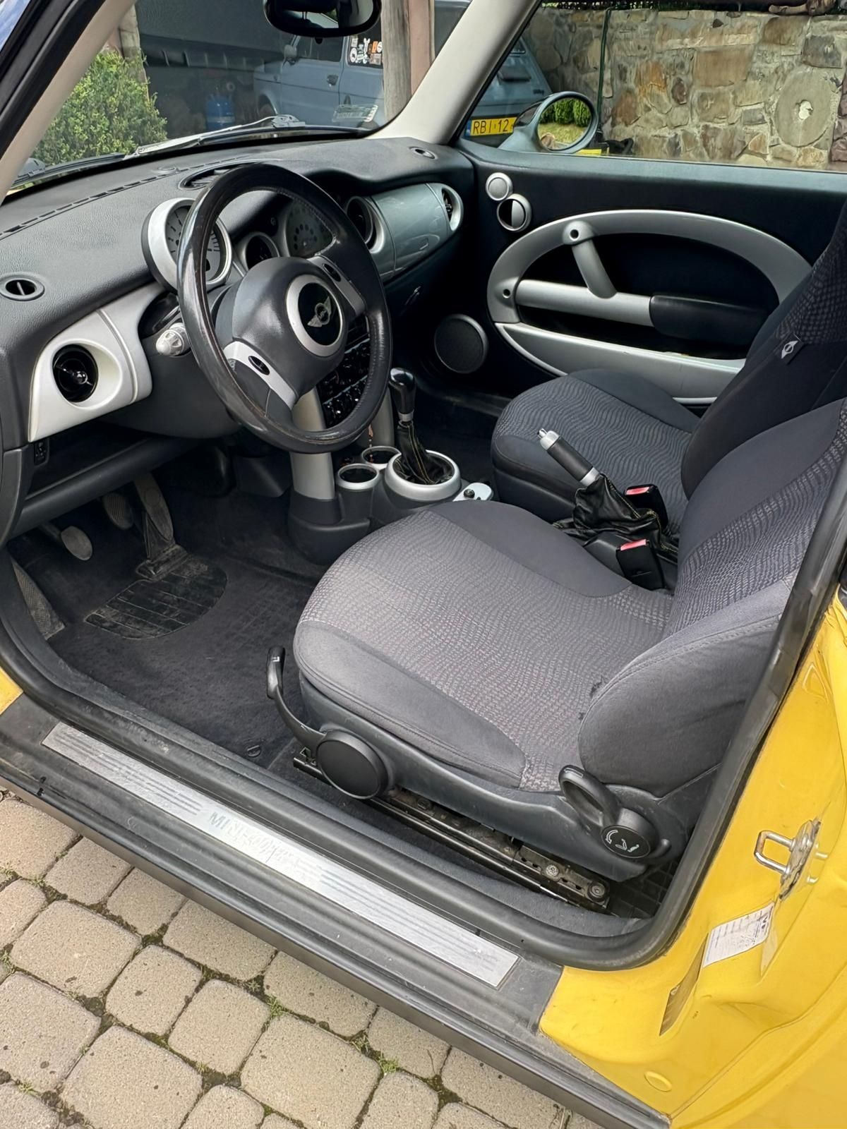 Mini Cooper 1.6 w dobrej cenie