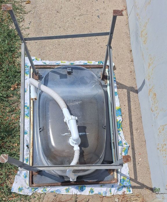 Ванна эмалярованная на металлическом каркасе. Бесплатная доставка