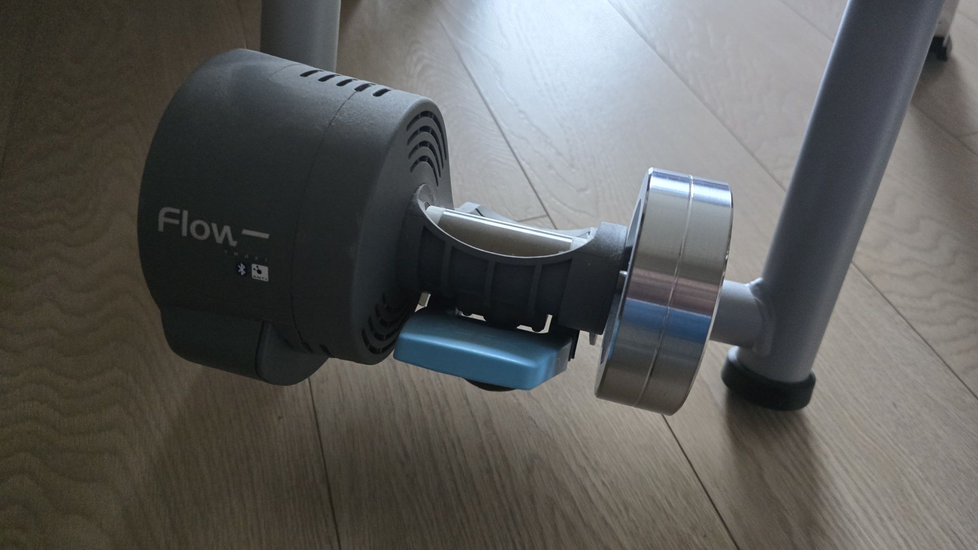 Trenażer rowerowy Tacx Flow Smart (użyty 3 razy. zabrakło motywacji..