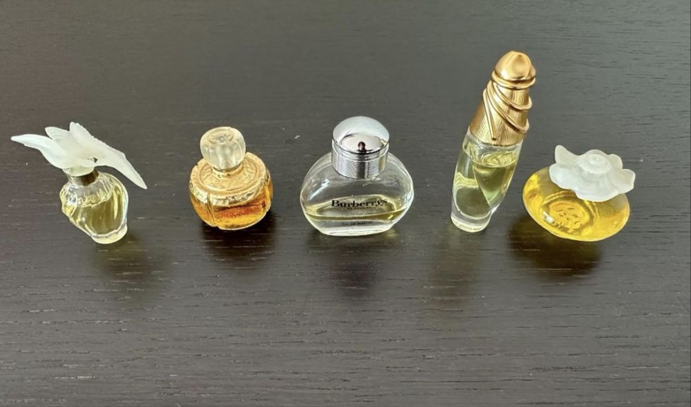 56 miniaturas de perfumes - coleção (1 euro cada)