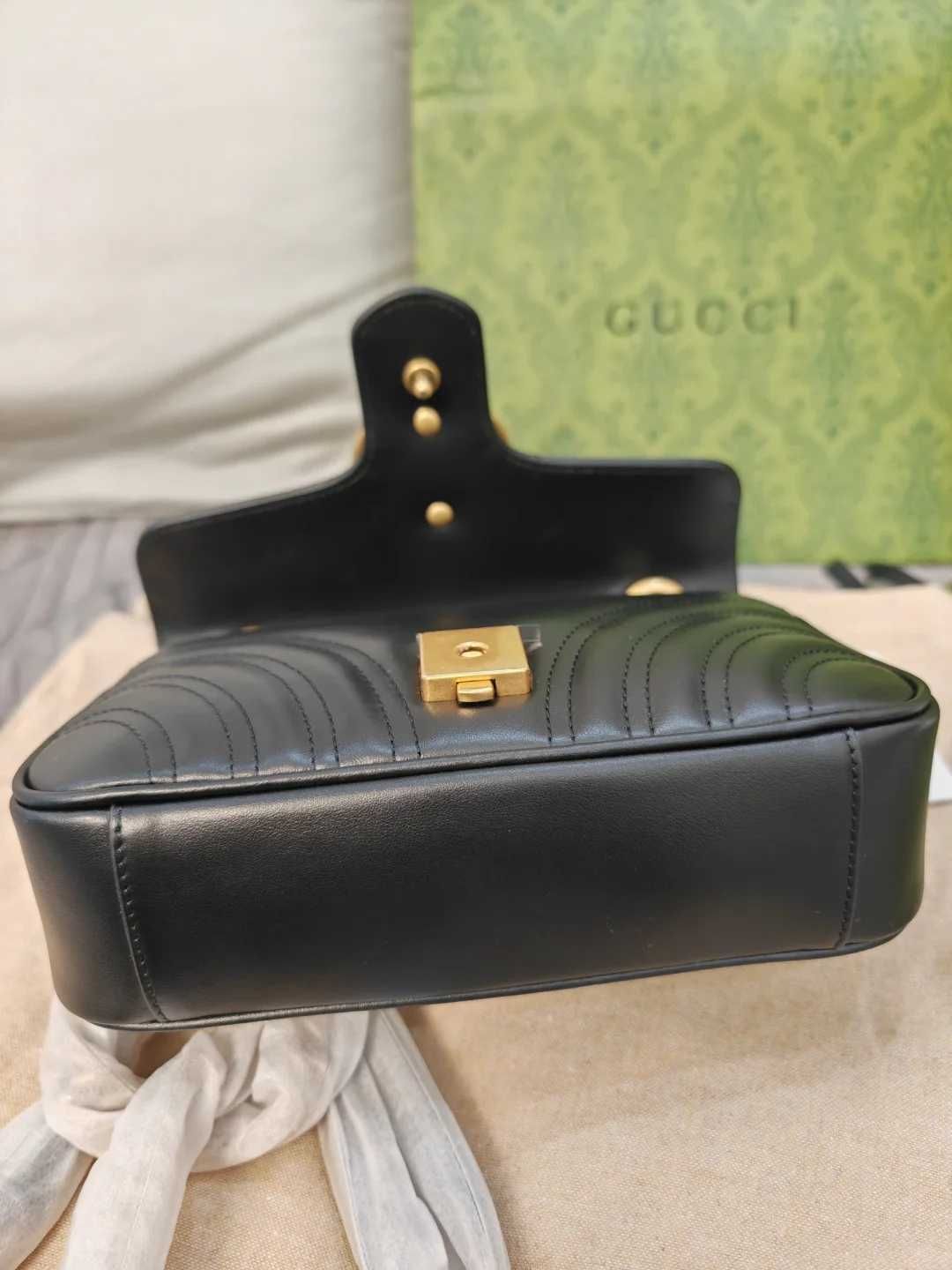 Bolsa de ombro pequena Gucci GG Marmont