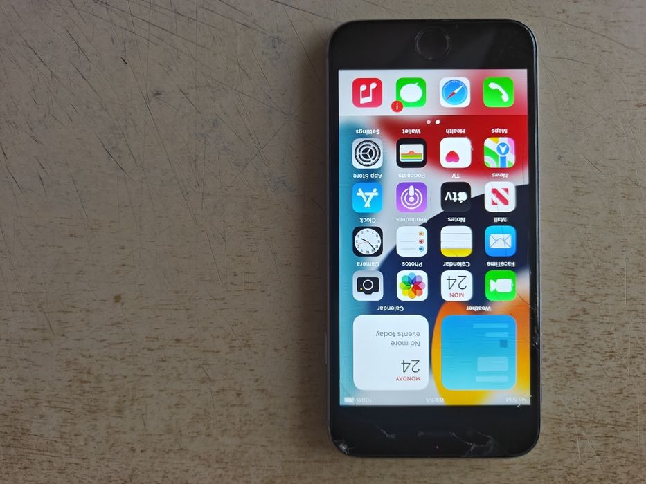 Sprzedam legendarny już smartfon Apple iPhone 6s.Stan dobry.Czytaj opi