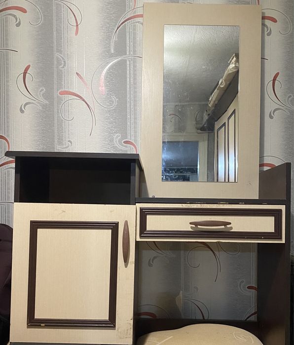 Шафа чотирьохдвірна , та трюмо