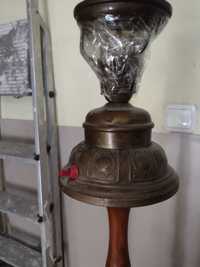 Stara zabytkowa  stojąca lampa