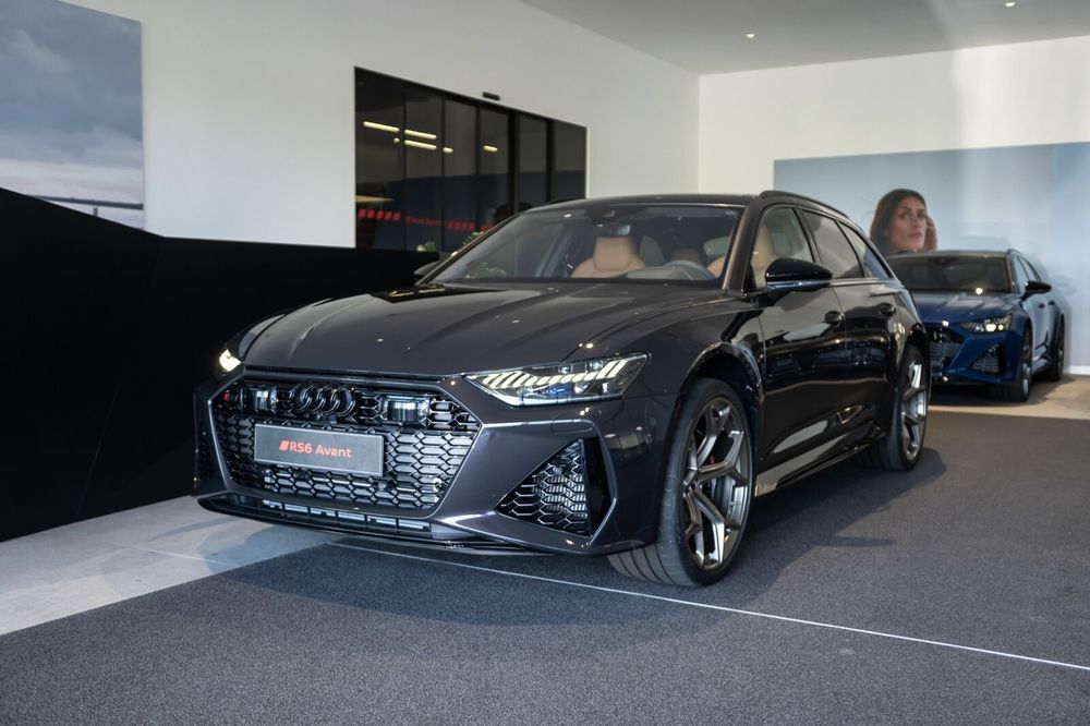 Audi RS6 Avant Lakier specjalny Audi exclusive BRĄZOWY, Wyświetlacz Head-up