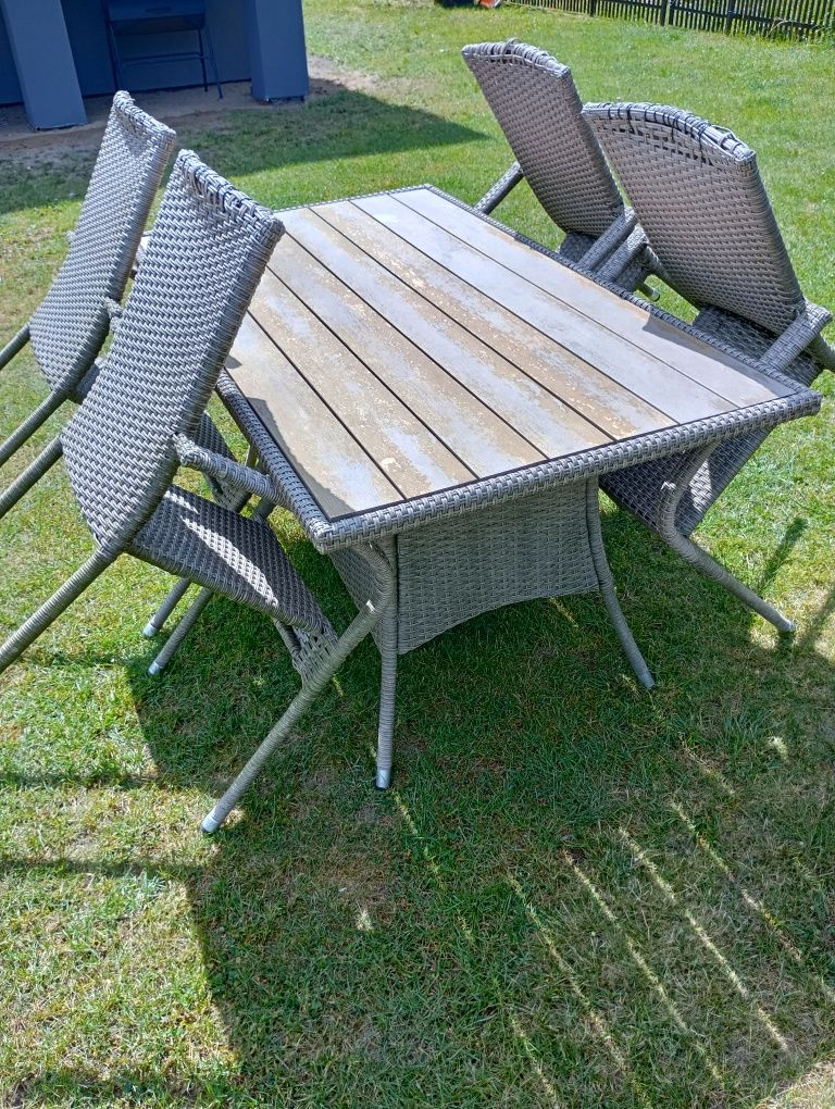 Stół ogrodowy + 4 krzesła