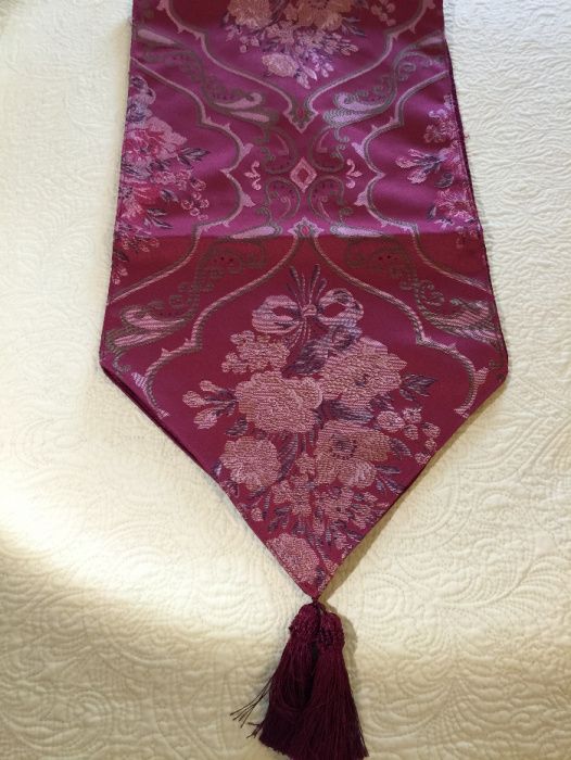 Naperon vermelho com flores