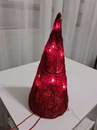Czerwona choinka z lampkami 30 cm